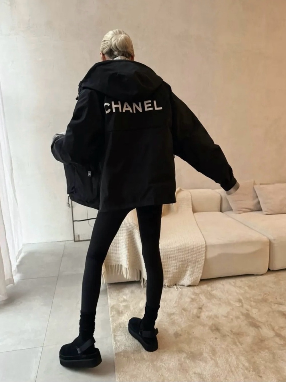 Chanel Women's Black Jacket Oversized - Picture 4 of 16